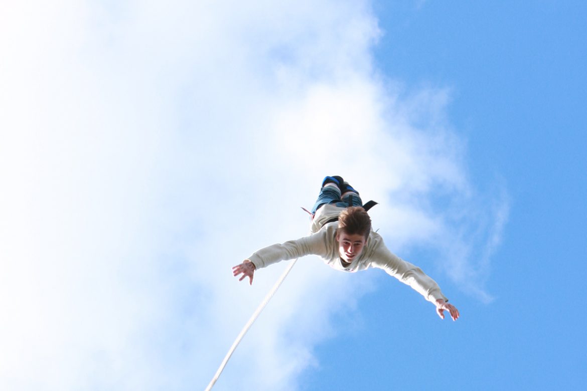A great bungee jump in Greece TA NEA 3XY Radio Hellas